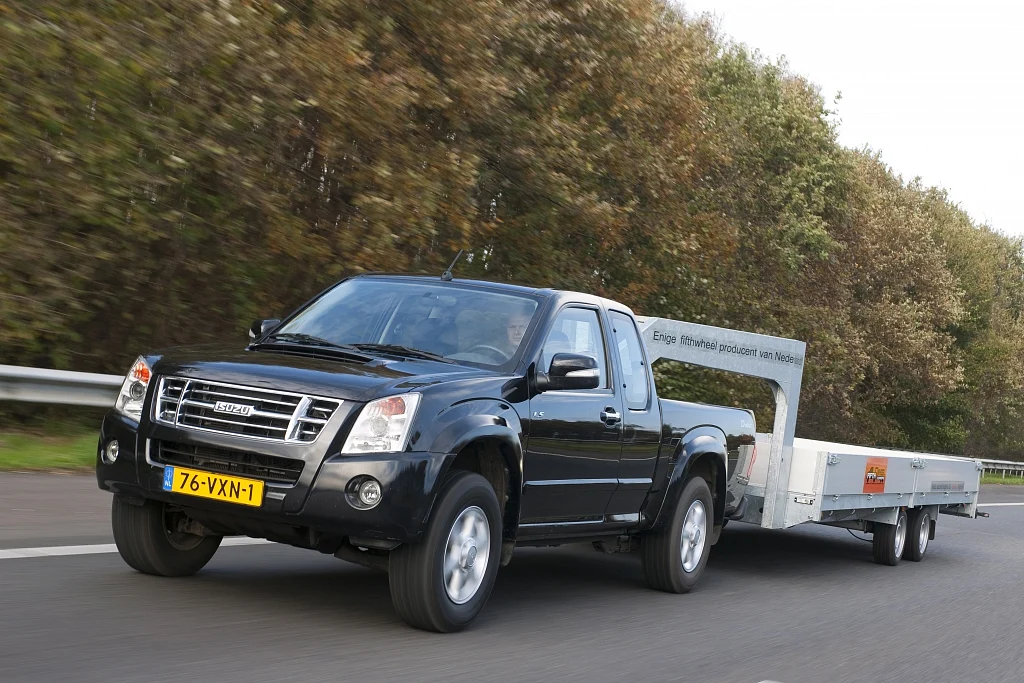 Fifthwheel cargo trailer