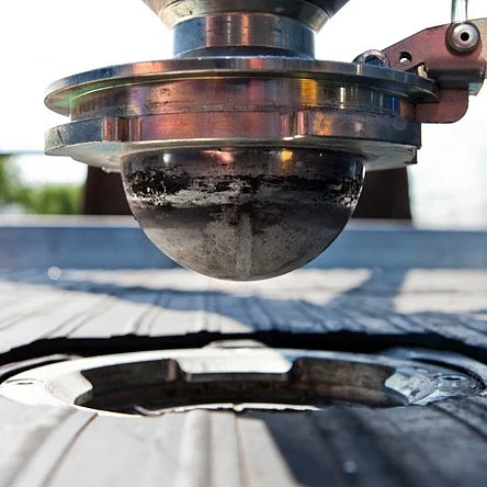 Fifthwheel coupling fitted in a pick-up bed